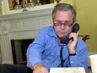 Президент Буш отправил в секретное место в окрестностях Вашингтона около 100 высокопоставленных гражданских управленцев
