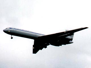 Ил-62 совершил вынужденную посадку через 10 минут после взлета, получив сообщение из диспетчерской, что в салоне находится бомба
