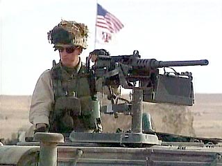 Американская армия тренирует афганских солдат, участвующих в кампании против Талибана и "Аль-Каиды", и напрямую им платит