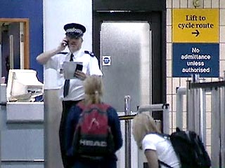 Семь работников багажного отделения лондонского аэропорта Heathrow арестованы по подозрению в систематических кражах багажа пассажиров