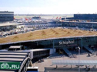 В аэропорту Амстердама Schiphol задержан 47-летний гражданин России, угрожавший взорвать самолет MD-87 скандинавской авиакомпании SAS с 64 пассажирами и 6 членами экипажа на борту