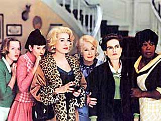 В судьбу французской комедии "Восемь женщин" вмешалась большая политика