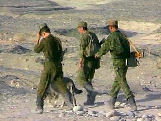 Российские пограничники на таджикско-афганской границе...