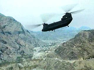 Вертолеты доставляют военнослужащих с передовой на авиабазу Баграм