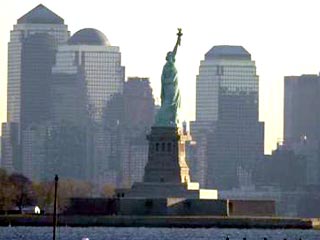 В США начались поминальные церемонии в память тех, кто погиб во взрывах в Нью-Йорке и Вашингтоне ровно полгода назад