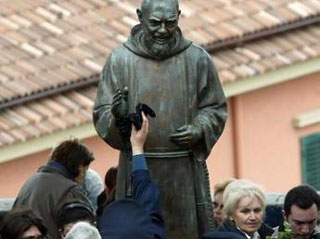 Статуя падре Пио в Мессине
