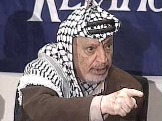 Арафат обвинил ираильтян в том, что они наносят татуировки с номерами на руки палестинцев, содержащихся в лагере в Тулькарме