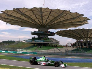 Команде Phoenix запрещено участвовать в гонках нынешнего чемпионата "Формулы-1"