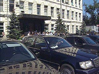 В пятницу Министерство печати РФ обнародует результаты рассмотрения заявок на участие в конкурсе на право вещания на шестом метровом телеканале