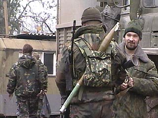 Самородов считает, что самая серьезная угроза для дисциплины в армии исходит от членов неофашистской партии "Русское национальное единство"