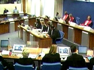Судебный процесс над экс-президентом бывшей Югославии Милошевичем приостановлен