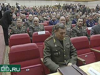 Сегодня в Москве состоялось заседание, на котором подводились итоги боевой учебы Вооруженных Сил РФ за 2000 год. Это мероприятие также называют ежегодным сбором военного руководства России