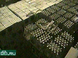 На подпольном складе хранилось около 240 тысяч ящиков низкокачественной водки.