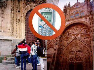 В церквях Испании начали бороться с назойливыми звонками мобильников