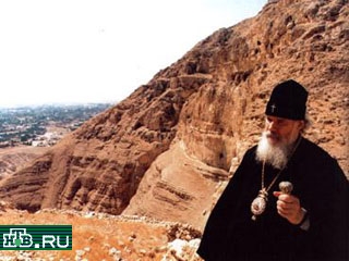 Патриарх Алексий II во время паломничества в Святую землю. На Горе искушений
