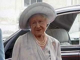 Королева-мать мирно скончалась во сне в 15 часов 15 минут в субботу