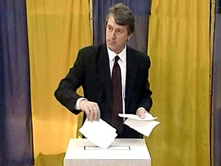 Блок бывшего премьер-министра Украины Виктора Ющенко "Наша Украина" получит в будущем украинском парламенте 112 депутатских мандатов