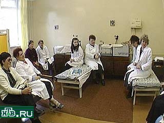 В Приморском крае сегодня начались акции протеста медработников. О забастовке объявили врачи города Артема, требующие погашения задолженности по зарплате