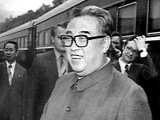 Северная Корея готовится с невиданным размахом отметить главный всенародный праздник - день рождения "великого вождя" Ким Ир Сена