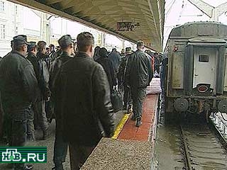С 1 декабря Министерство путей сообщения (МПС) РФ на 20% повышает тарифы на грузовые перевозки и на 30 % - тарифы на пассажирские перевозки в поездах дальнего следования