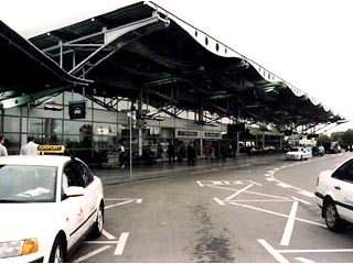 В пражском международном аэропорту "Рузыне" в понедельник днем был обнаружен подозрительный белый порошок