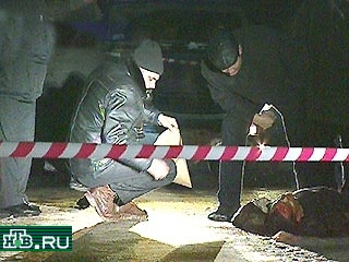 На западе Москвы неизвестный расстрелял двух человек из автомата
