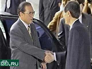 В Сеул приехали пять северокорейских министров во главе с Главным канцлером кабинета Чон Кум-дзинем, ветераном вице-президентских контактов Северной и Южной Корей.