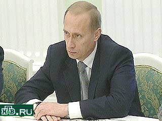 Президент России Владимир Путин заявил сегодня, что все усилия по ближневосточному урегулированию "поставлены сейчас на грань катастрофы, все стремления и усилия будут бесполезны, если не удастся понизить уровень насилия и противостояния"