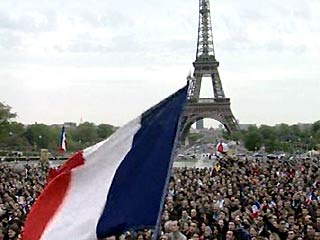 На улицы Парижа вышли 500 тыс. противников Ле Пена