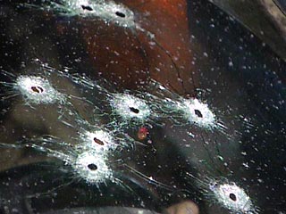 В Подмосковье обстрелян "мерседес", его пассажиры получили множественные огнестрельные ранения