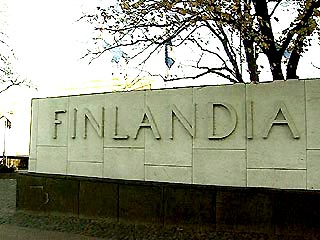 В Хельсинки финская полиция задержала семейную пару из России, которая ехала с восемью детьми