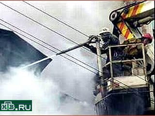 В Москве в Северо-Восточном административном округе на улице Полярная в районе дома 31 сегодня днем возник сильный пожар на 21-м государственном подшипниковом заводе