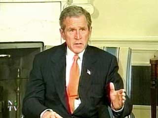 Джордж Буш попросил экс-президента Билла Клинтона возглавить официальную делегацию американского правительства на торжественной церемонии в Индонезии