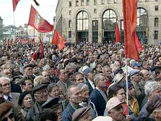 Красная оппозиция отмечает 9 мая шествиями, петардами и критикой властей