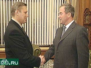 Премьер-министр России Михаил Касьянов провел встречу с губернатором Приморского края Евгением Наздратенко