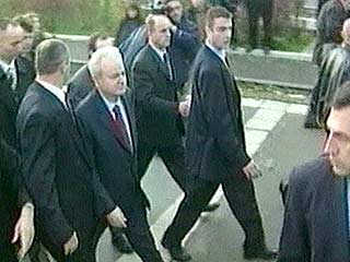 Против Югославии продолжается война, но другими средствами, заявил бывший президент СРЮ Слободан Милошевич