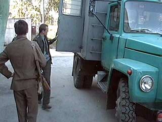 Подозреваемые в организации теракта в Каспийске доставлены из Петербурга в Махачкалу