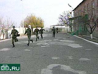 Российские пограничники, несущие службу на армяно-турецкой границе, провели день открытых дверей. Впервые в военную часть были допущены журналисты