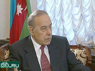 В Баку под руководством президента Азербайджана Гейдара Алиева проходит чрезвычайное совещание руководства страны