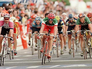 Четвертый этап веломногодневки "Джиро д'Италия" выиграл Робби Макивен