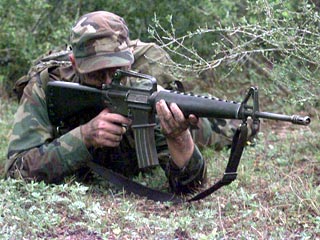 При проведении спецоперации в Аргунском ущелье на месте боя обнаружено несколько новых американских автоматических винтовок М-16