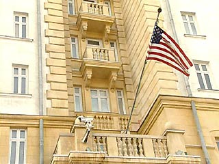 Митинг представителей КПРФ около посольства США в Москве на Садовом кольце завершается