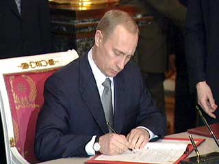 Президент России Владимир Путин, руководствуясь принципами гуманности, подписал 10 указов о помиловании