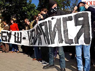 Группа хулиганов пыталась прорвать милицейский кордон у Санкт-Петербургского университета