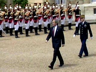 Начался первый официальный визит президента США во Францию