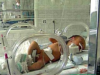 Ребенок, родившийся с самым маленьким в мире весом, после трех месяцев пребывания в больнице отправлен домой