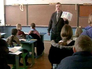 Российские старшеклассники загружены учебой больше, чем их родители работой