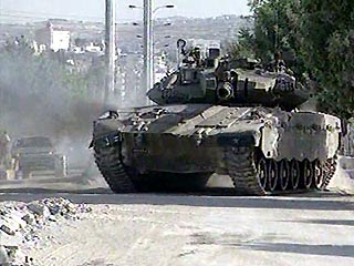 Израильские армейские подразделения вошли в палестинские города Наблус и Калькилию на Западном берегу реки Иордан