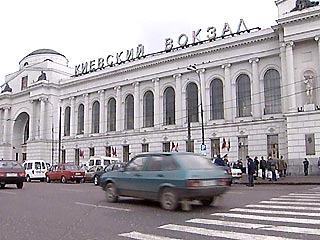 Специалисты не обнаружили взрывчатых веществ в подозрительном ящике, найденном в среду днем на Киевском вокзале Москвы