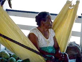 Этелвина дос Сантос полностью ослепла и в настоящее время проживает в административном центра штата Баия городе Салвадор вместе со своими внуками